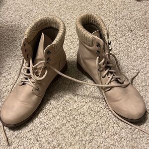 Nyaling Sweater Cuff Lace Up boot